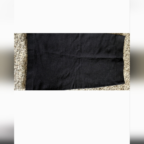 Dresses & Skirts - 5/$20 Ribbed body con skirt